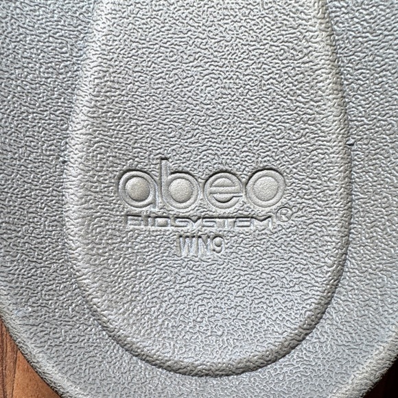 ABEO Beige and Olive Sandals flip flops woman’s size 9 - Picture 6 of 8